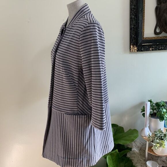 Cabi Grey And Navy Striped Hidden Button 3/4 Sleeve Coat Size L W/Shoulder Pads - Picture 10 of 17